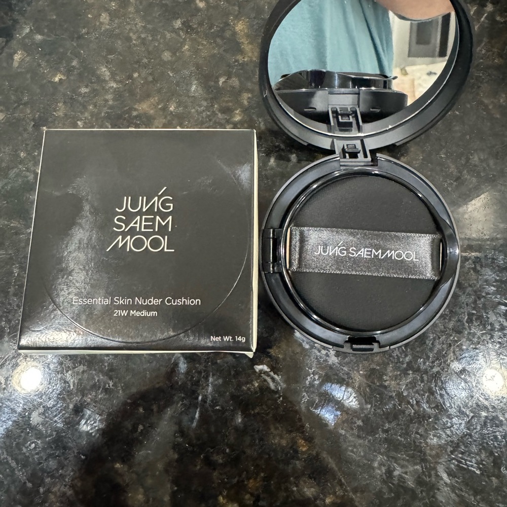 JUNG SAEM MOOL Essential Skin Nuder Cushion 21W Medium